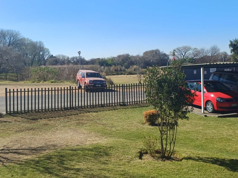 Open Plan Ground Floor Apartment in Impala Park, Boksburg - Photo 2