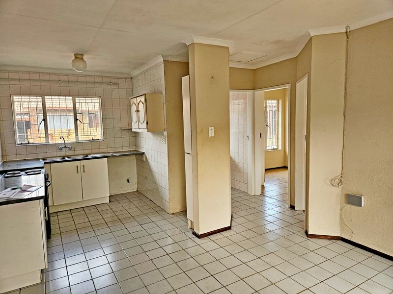 Charming 2-Bedroom Simplex for Sale - Photo 9