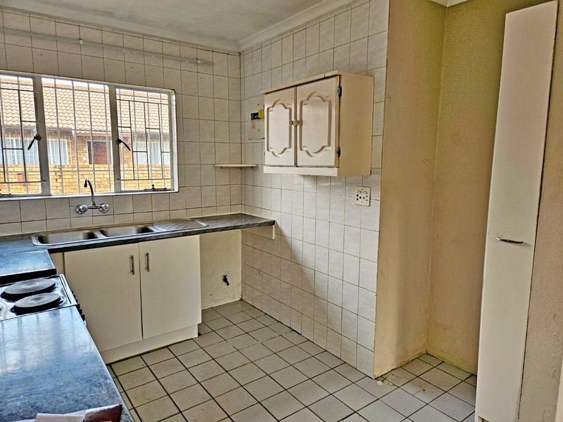 Charming 2-Bedroom Simplex for Sale - Photo 6