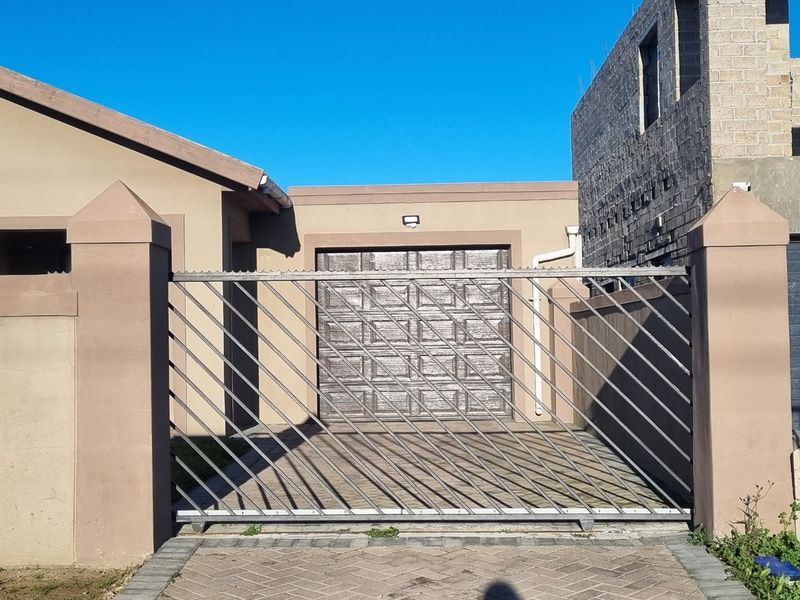 3 Bedroom House for Rent in Croydon / Somerset West - Photo 3
