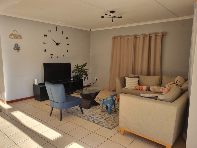 3 Bedroom House for Rent in Croydon / Somerset West - Photo 6