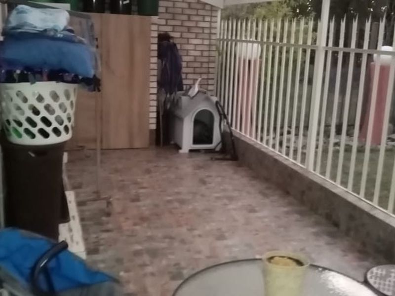 Chic 2-Bed Apartment in La Hoff with Patio, Braai and own garden - Photo 10