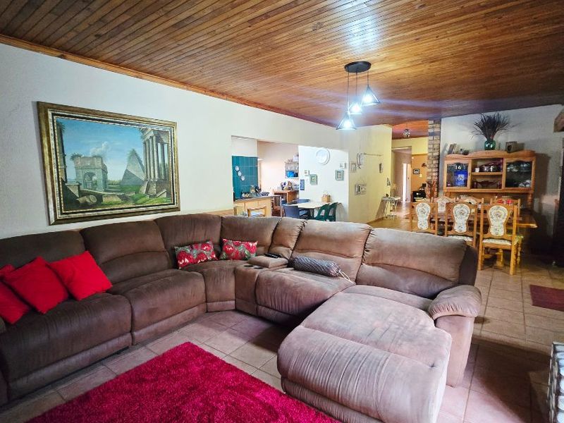 Welcome to a home that truly has it all! - Photo 4