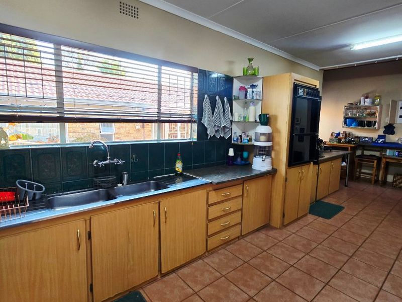 Welcome to a home that truly has it all! - Photo 10