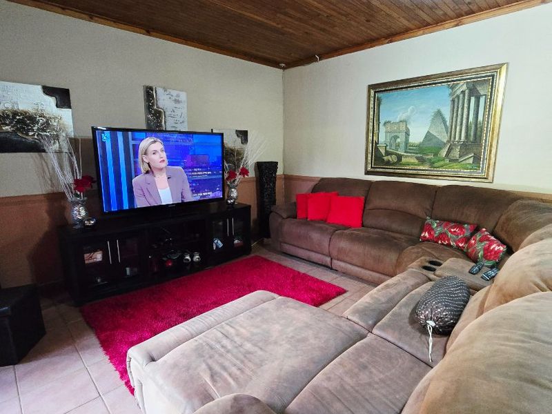 Welcome to a home that truly has it all! - Photo 6
