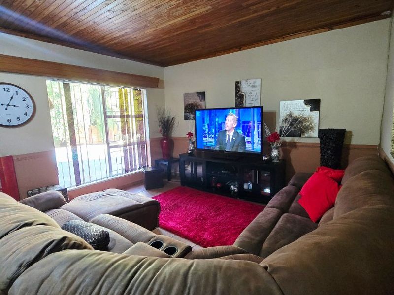 Welcome to a home that truly has it all! - Photo 3