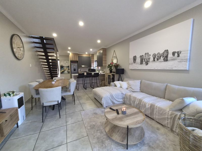 Modern Elegance Meets Estate Living in Six Fountains - Photo 2