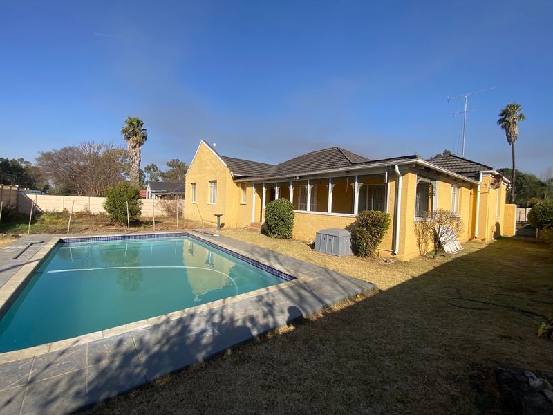 Welcome Home to Endless Comfort, Space, and Potential! - Photo 1