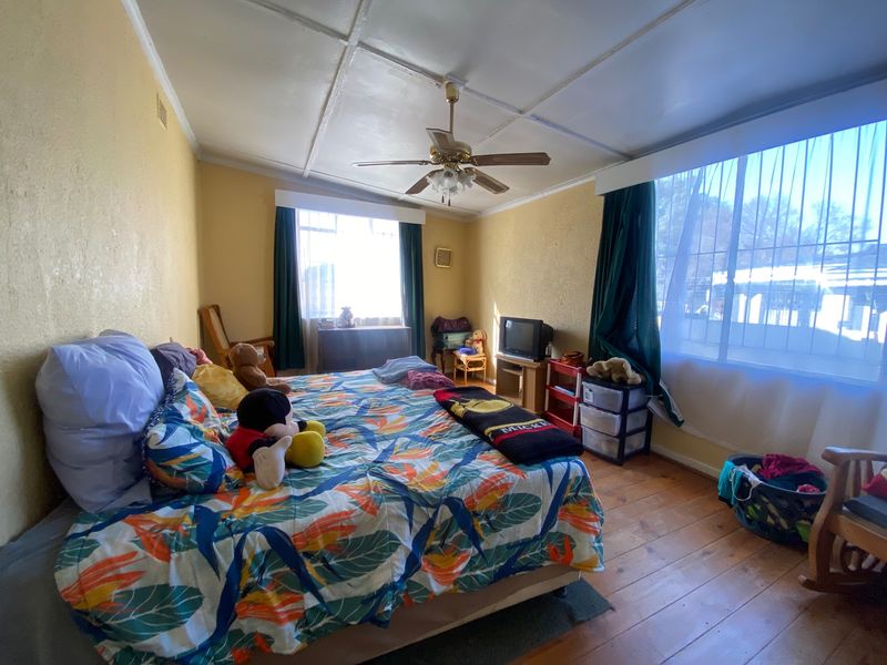 Welcome Home to Endless Comfort, Space, and Potential! - Photo 9