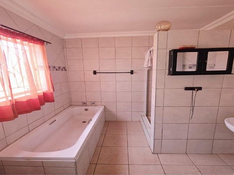Stilfontein Charm with Pool and Flatlet - Photo 8