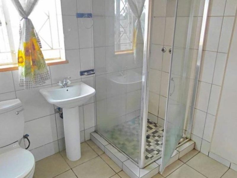 Stilfontein Charm with Pool and Flatlet - Photo 6