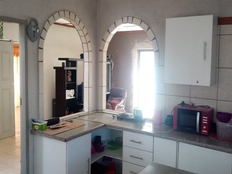 Stilfontein Charm with Pool and Flatlet - Photo 5