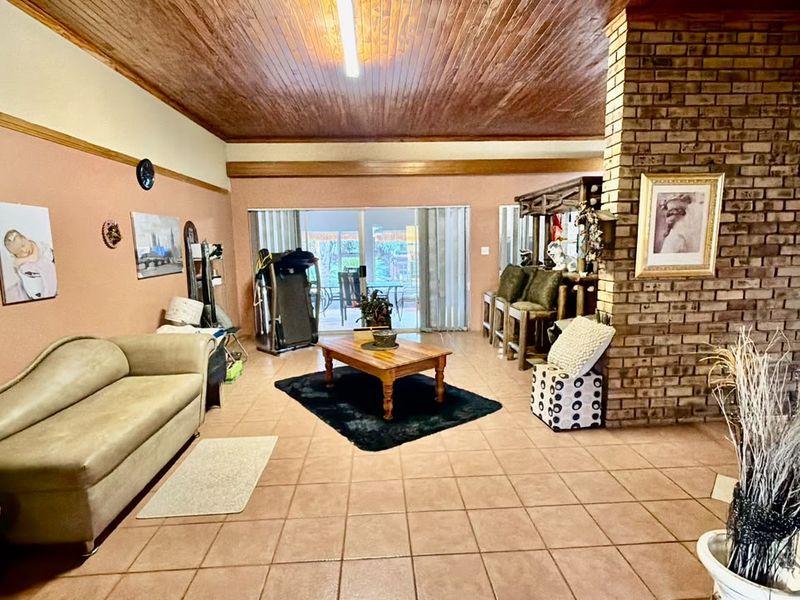Rare opportunity to own a home in a very sought after street  - Photo 9