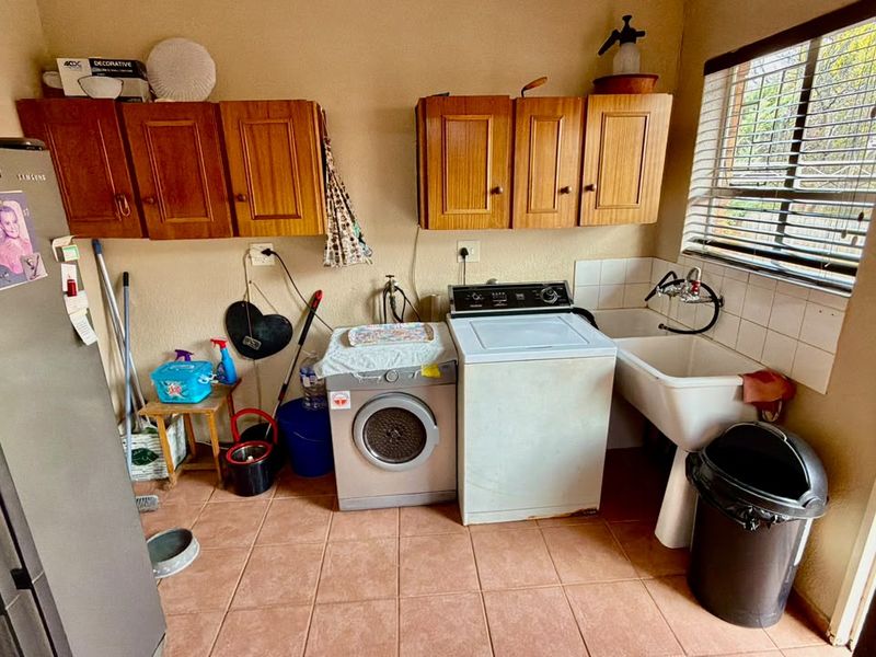Rare opportunity to own a home in a very sought after street  - Photo 7