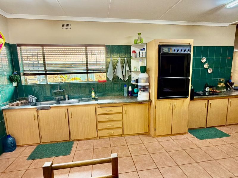 Rare opportunity to own a home in a very sought after street  - Photo 3
