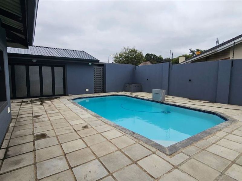 Spacious Family Home with Exceptional Extras - Photo 3