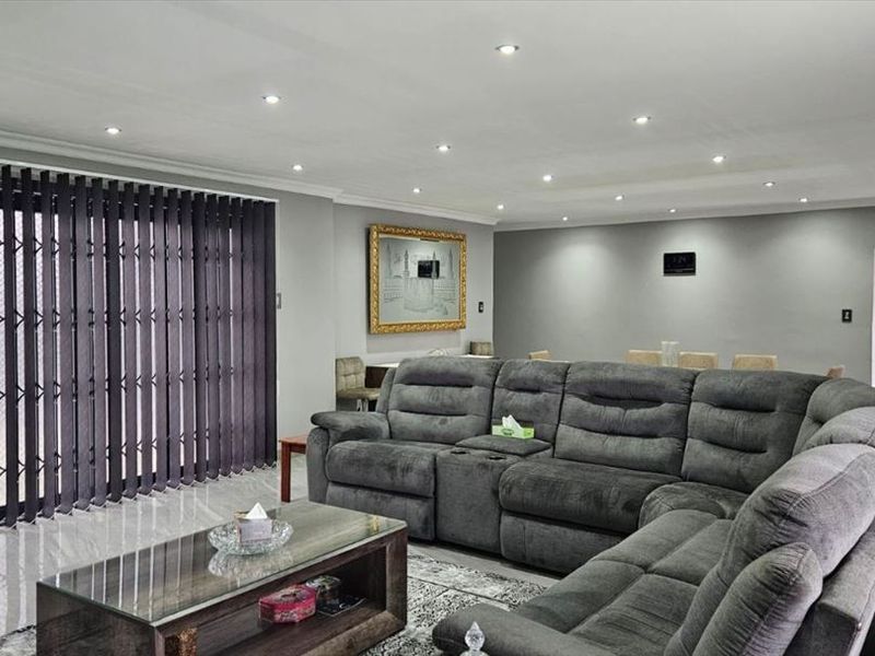 Spacious Family Home with Exceptional Extras - Photo 2