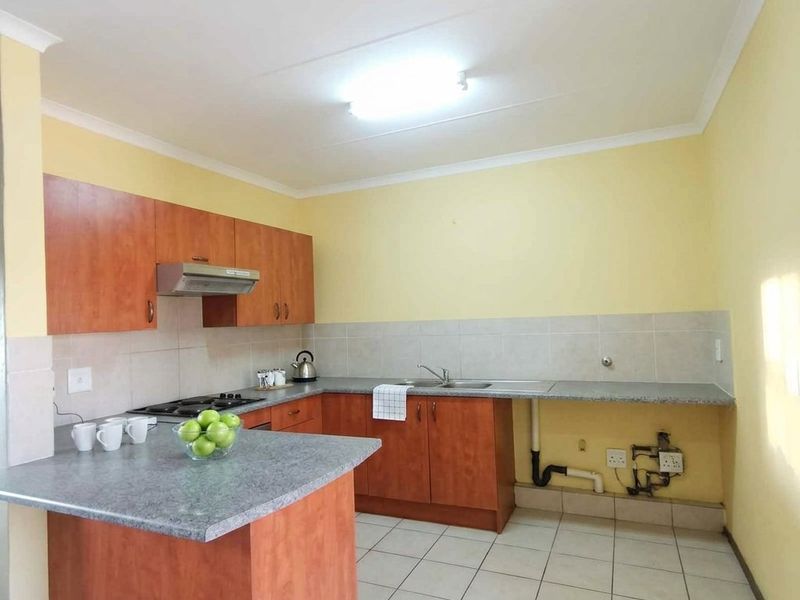  Beautiful second floor 2-Bedroom Apartment for Rent - Photo 2