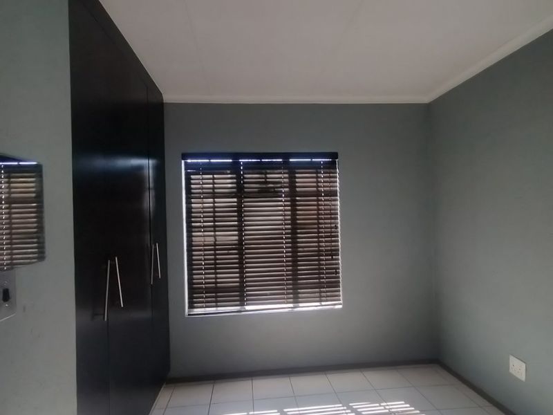  Beautiful second floor 2-Bedroom Apartment for Rent - Photo 10