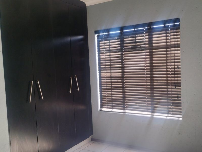  Beautiful second floor 2-Bedroom Apartment for Rent - Photo 9