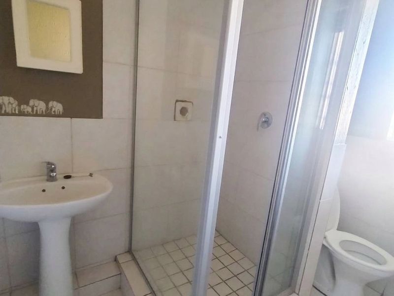  Beautiful second floor 2-Bedroom Apartment for Rent - Photo 8