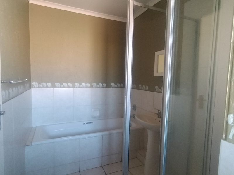  Beautiful second floor 2-Bedroom Apartment for Rent - Photo 7