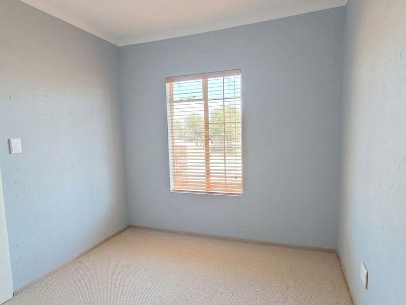  Beautiful second floor 2-Bedroom Apartment for Rent - Photo 4
