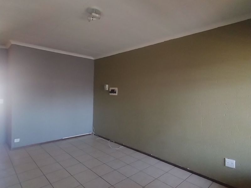  Beautiful second floor 2-Bedroom Apartment for Rent - Photo 5