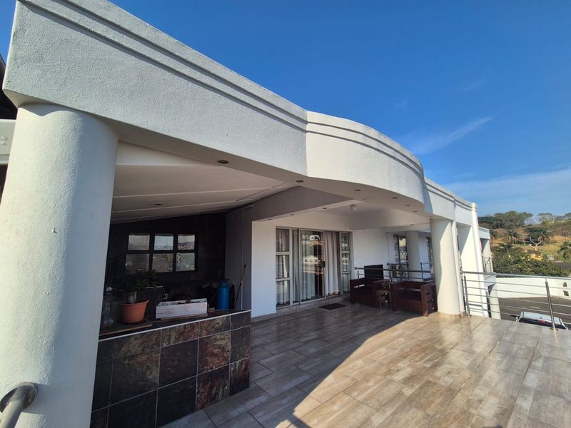 Spacious 7-Bedroom Family Home with Dual Living in Moorton - Photo 2