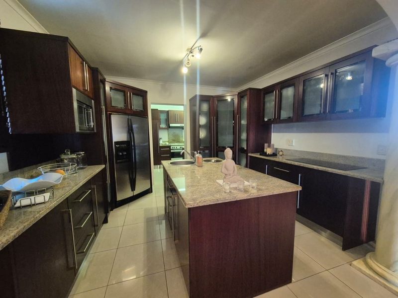 Spacious 7-Bedroom Family Home with Dual Living in Moorton - Photo 7