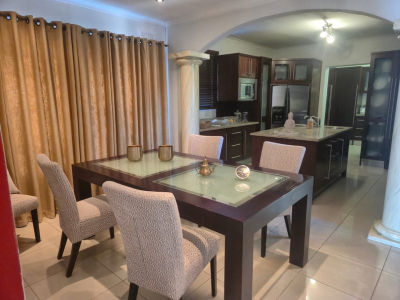 Spacious 7-Bedroom Family Home with Dual Living in Moorton - Photo 6