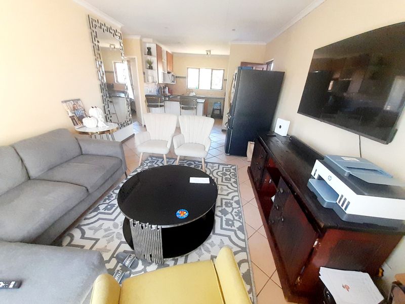 Modern First-Floor Apartment in Silver Stone Estate -  2% Deposit required - Photo 7