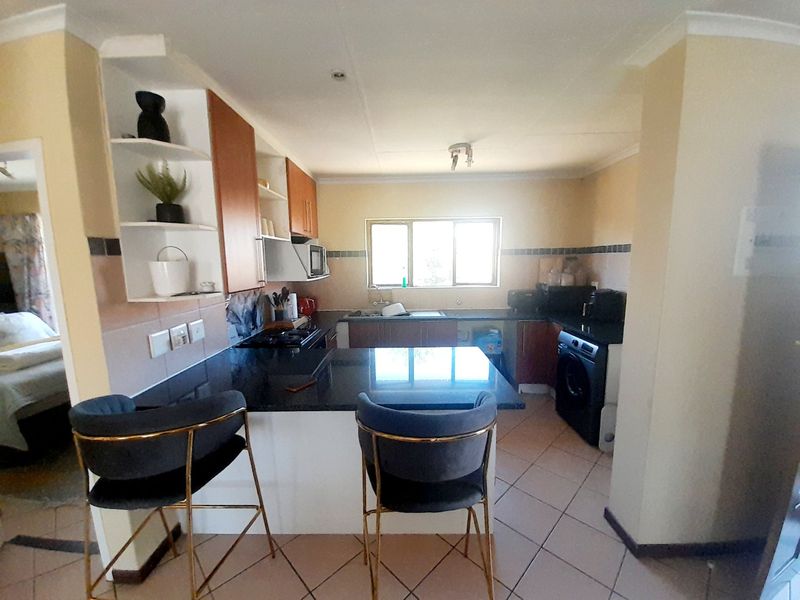 Modern First-Floor Apartment in Silver Stone Estate -  2% Deposit required - Photo 6
