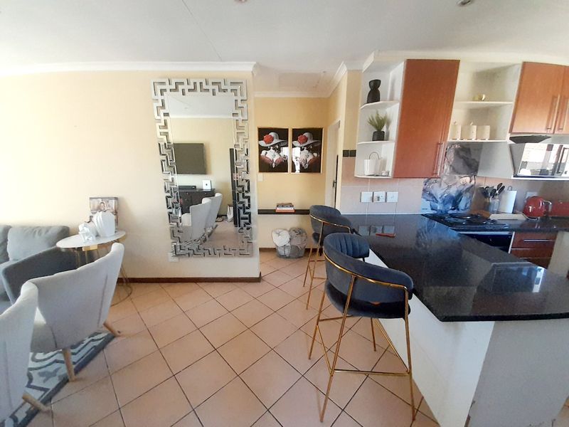 Modern First-Floor Apartment in Silver Stone Estate -  2% Deposit required - Photo 3