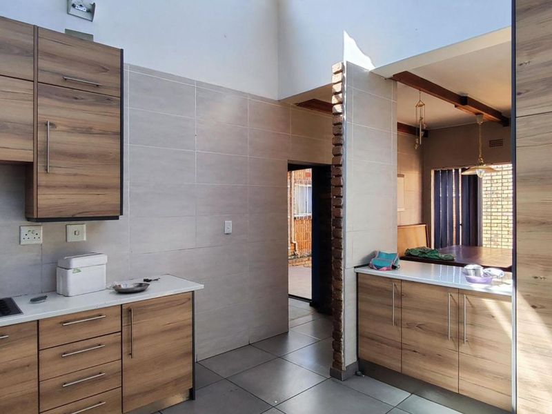 6 Bedroom House in Terenure - Photo 3