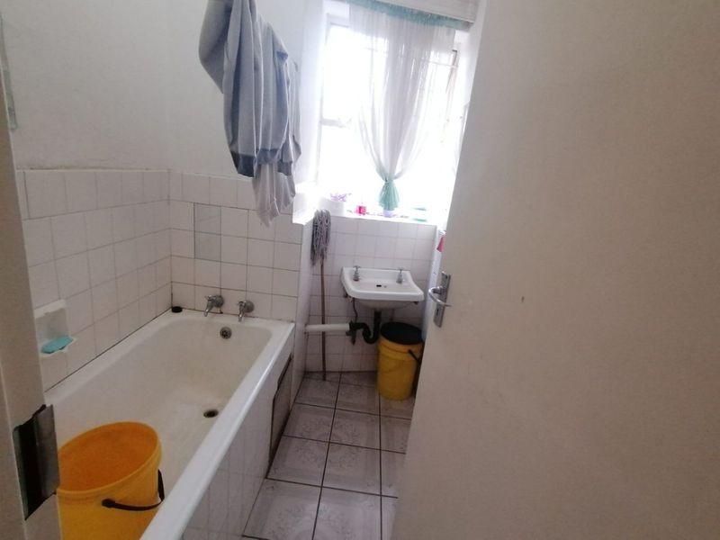 Spacious 2-Bedroom Apartment – Prime Location & Investment Potential - Photo 9
