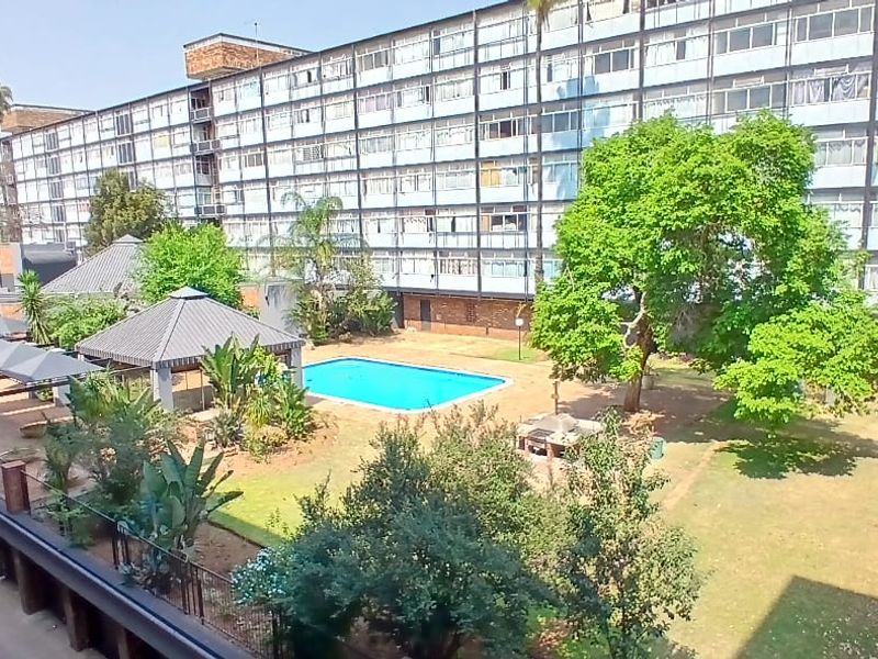 Newly Refurbished 2-Bedroom Apartment – Muckleneuk, Pretoria - Photo 1