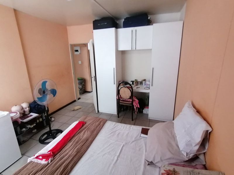 Newly Refurbished 2-Bedroom Apartment – Muckleneuk, Pretoria - Photo 3