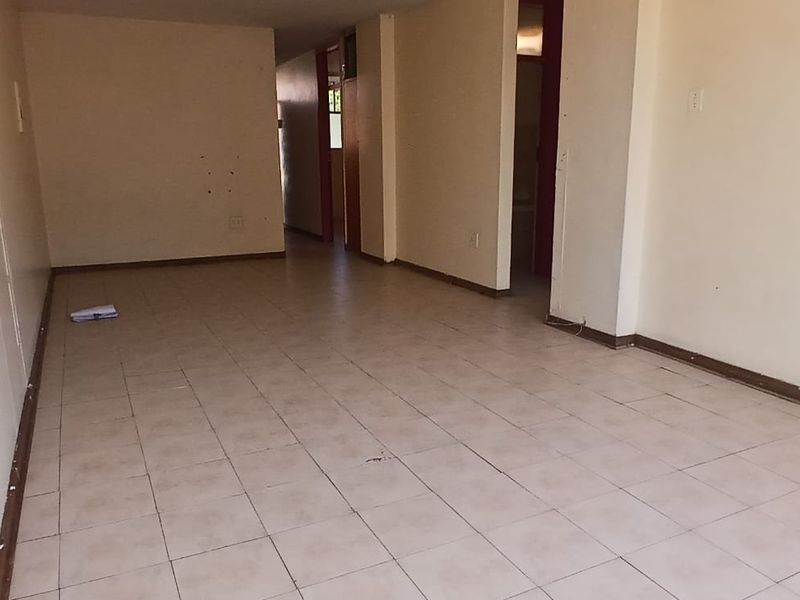 Spacious 2-Bedroom Apartment to Rent at Sunnyvilla - Photo 3