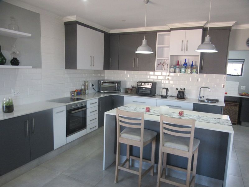 Beautiful Home in Blue Ridge Eco Estate, Mossel Bay - Photo 3