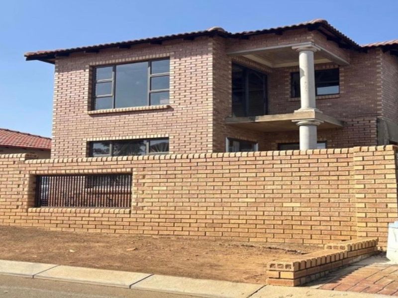 House for sale in Naturena  - Photo 1