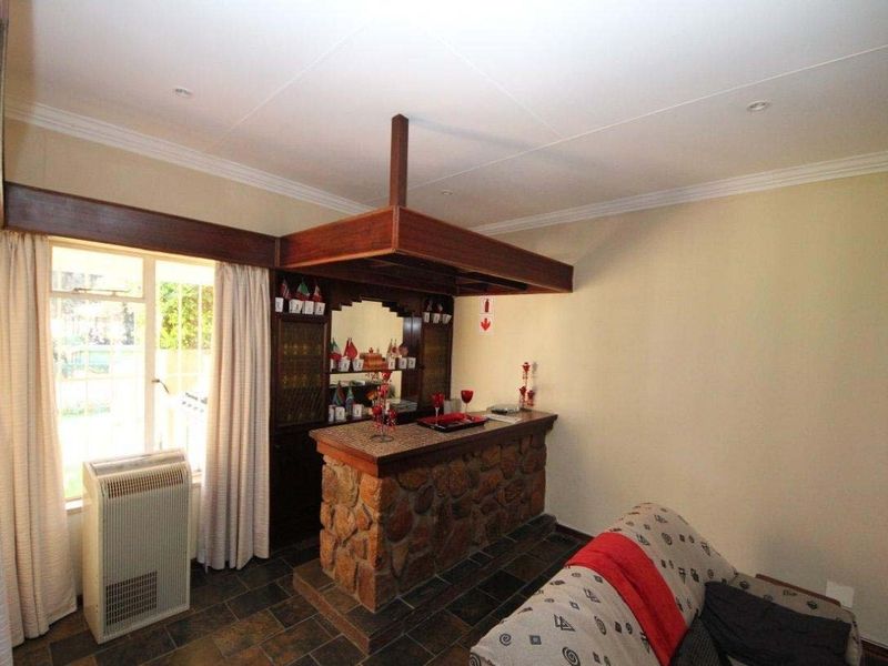 Secure 4-Bedroom House with 4 Apartments in Morninghill - Photo 6
