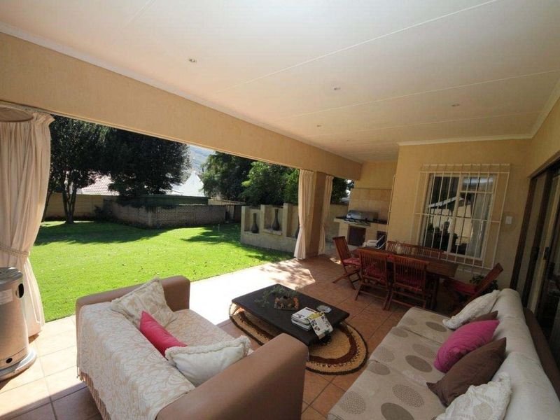 Secure 4-Bedroom House with 4 Apartments in Morninghill - Photo 3