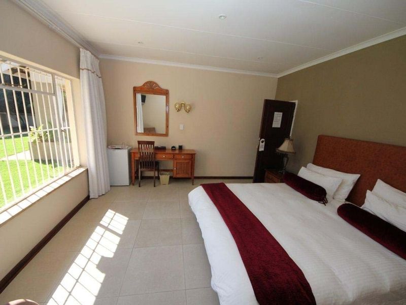 Secure 4-Bedroom House with 4 Apartments in Morninghill - Photo 10