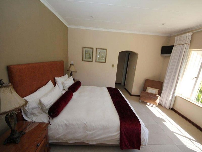 Secure 4-Bedroom House with 4 Apartments in Morninghill - Photo 9