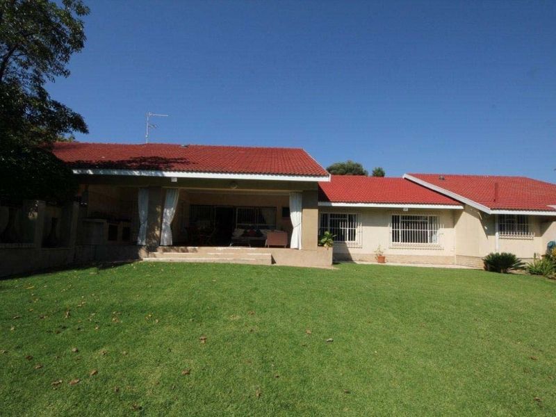 Secure 4-Bedroom House with 4 Apartments in Morninghill - Photo 1