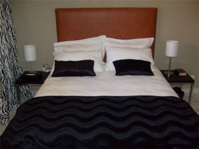 Fully Furnished 1-Bedroom Apartment to Rent in Morninghill, Bedfordview - Photo 2