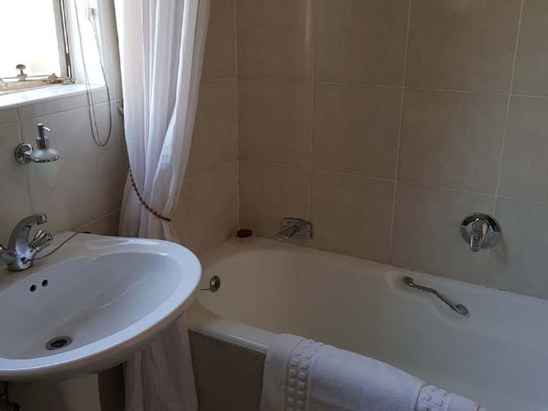 Fully Furnished 1-Bedroom Apartment to Rent in Morninghill, Bedfordview - Photo 5
