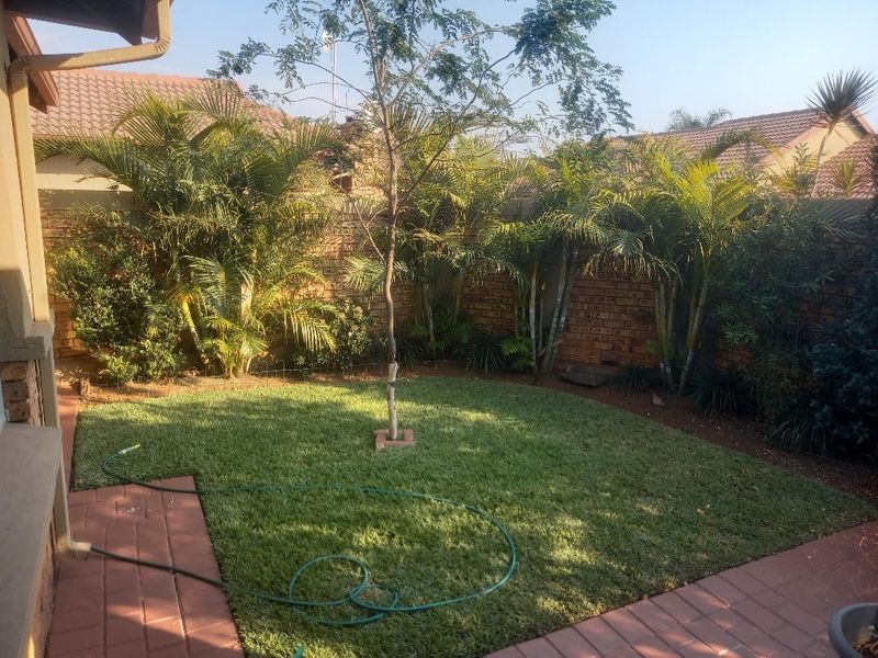 Immaculate 2  Bedroom 2 Bathroom Simplex on offer in Sinoville - Photo 2