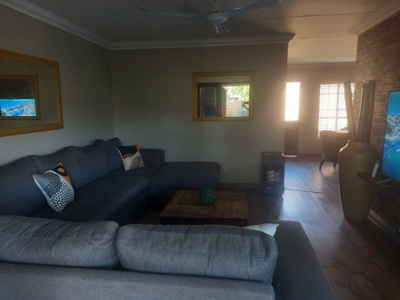 Immaculate 2  Bedroom 2 Bathroom Simplex on offer in Sinoville - Photo 7